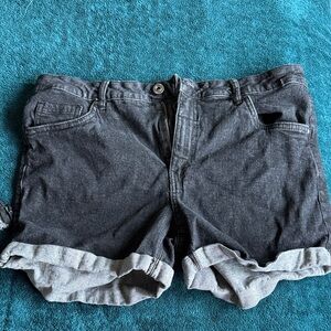 Serra Black Denim Roll-Cuff Jean Shorts